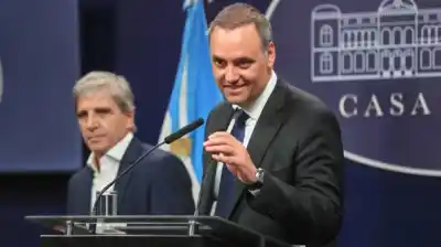 La Justicia desata una investigación clave sobre el viaje de Adorni a Punta del Este