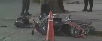 Iba a la escuela, chocó en una esquina sin semáforos y un motociclista terminó hospitalizado