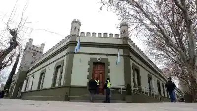 Cobró el sueldo sin ir a trabajar y la Provincia tomó una decisión extrema: qué pasó con los días que faltó