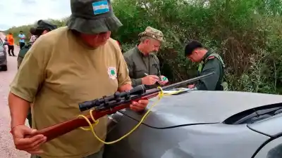 Cayeron dos cazadores furtivos en un campo de Pinto, pero no estaban solos