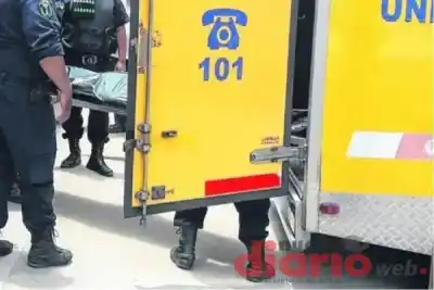 Encontraron a un joven muerto en el baño de un polideportivo y dos menores dieron la voz de alerta