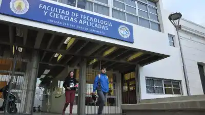 Estudiantes y docentes, 48 horas para resolver los desafíos de una cementera