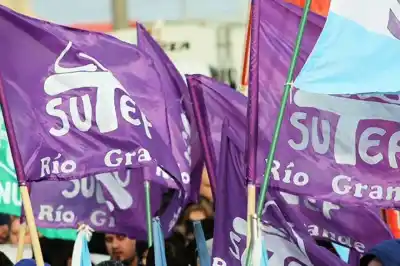 Más de dos años de espera y un paro que no se levanta: qué exigen los docentes fueguinos