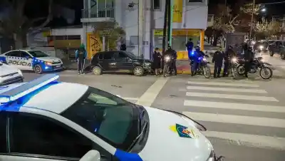 Les dieron la voz de alto, dispararon al aire y desataron una persecución por el centro