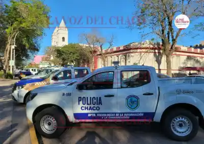 Gobernador y ministro encabezan entrega de móviles policiales en el centro de Resistencia