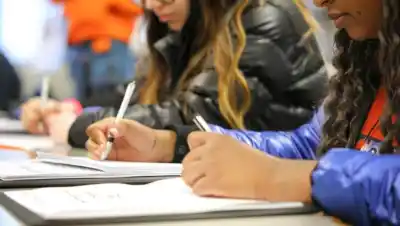 Río Negro pagó becas a 485 estudiantes y Weretilneck los definió como “el futuro de la provincia”