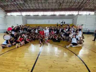 Más de 500 estudiantes correntinos van por un lugar en los Evita