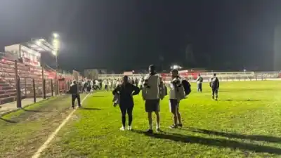 Triunfo agónico en Ñuñorco terminó en golpes: un grupo de hinchas entró al vestuario visitante