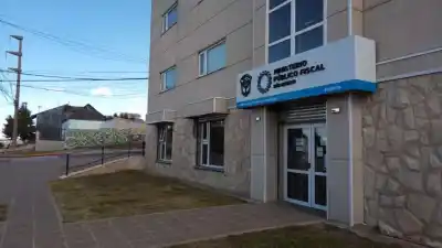 Tenía una tobillera que debía controlarla, pero una alerta cambió su situación por siete días