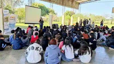 Hablaron sin filtro con 300 estudiantes: el taller que expuso la trampa de los vapers