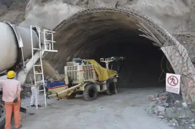 El trabajo de precisión en un túnel clave para la Ruta 75