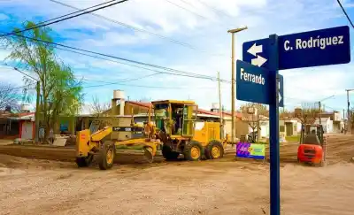Arrancó la pavimentación de 11 cuadras en Plan 5.000, pero pocos saben lo que viene debajo