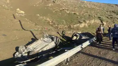Doble vuelco en la ruta 3: tránsito colapsado y dos conductores al hospital