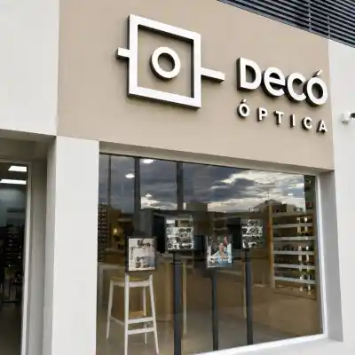 La óptica que hace 25 años responde por cada anteojo que entrega
