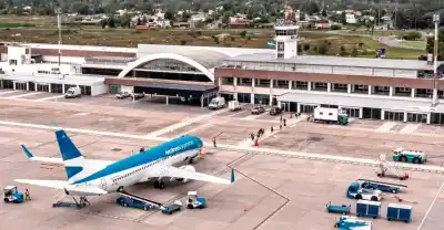 Un paro en los aeropuertos complicará los vuelos en Rosario: los horarios afectados