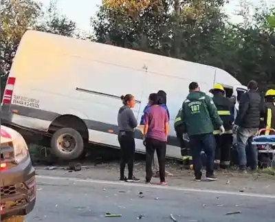 Iban a repartir pan y chocaron con una rastra cañera: un muerto y dos jóvenes en grave estado