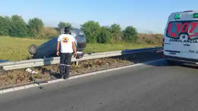 Vuelco en Monteros: Automovilista de Capitán Cáceres herido