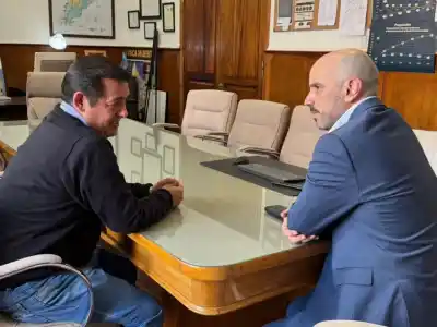 800 vecinos dejarán los pozos negros: abrieron los sobres para la obra que lo hace posible
