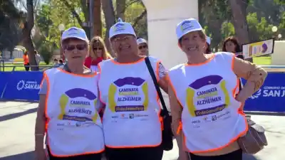 San Juan sale a caminar contra una enfermedad que afecta a 1 de cada 8 mayores de 65