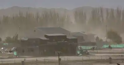 Suspendieron las clases presenciales en dos localidades de Mendoza por el viento Zonda