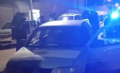 No frenó en un control, huyó por toda Trelew y terminó a las corridas