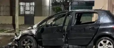 Una mujer manejaba por Chubut y un detalle en el capot la obligó a frenar de golpe