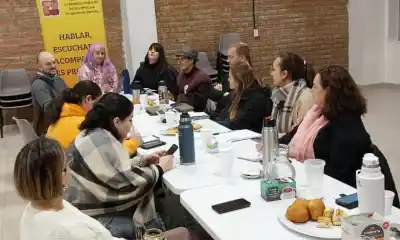 Un banco amarillo en la plaza: la jornada para hablar de un tema que duele