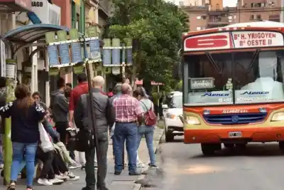 El plan de Chahla para los colectivos, bajo fuego: un exfuncionario advierte que la división en anillos beneficia a Uber