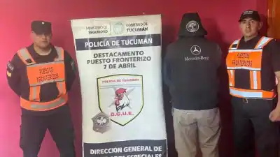 Manejaba un camión por la ruta, pero su nombre saltó en un control y quedó detenido