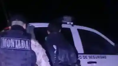 Lo atraparon en un campo de Sarmiento con un perro entrenado y cuatro cuchillos