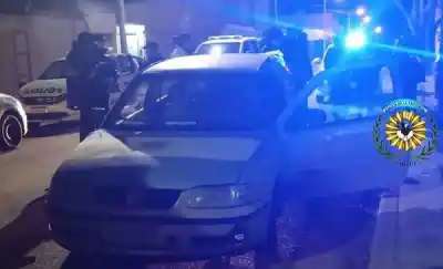 Cruzó semáforos en rojo, escapó a pie y quedó detenido con 1,50 de alcohol