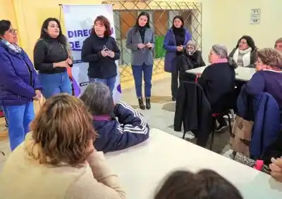 Coser, escucharse y crear: así termina el taller que fue más que un oficio