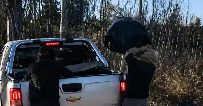 Limpiaron una zona de San Rafael y a las 24 horas ya estaba otra vez llena de basura