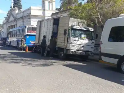 Un reconocido actor filma en el cementerio de Paraná una historia donde la muerte no es el final