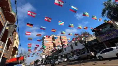 Eldorado se engalana para el Paseo de los Inmigrantes: la calle que ya cambió de cara