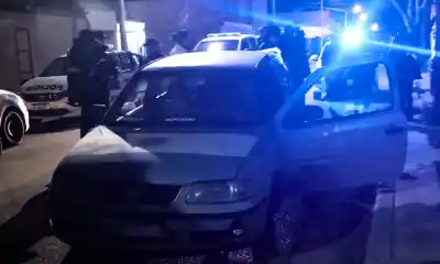 Huyó por Trelew, chocó un patrullero y el alcoholímetro marcó una cifra que triplica el límite
