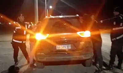 Lo amenazaron con un arma en plena calle y la policía encontró algo en su casa