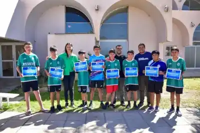 El equipo de una escuela de Londres se consagró campeón provincial de Handball de Playa