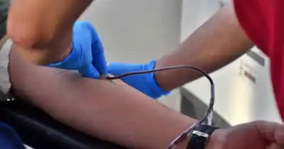 Necesitan donantes de un grupo sanguíneo específico para una paciente y piden chequearlo antes de ir