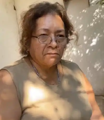 El acusado de matar a su amigo ahora vive frente a la casa de la víctima