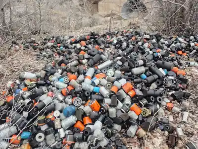 Aparecieron más de mil filtros de aceite en la Ruta 40 y hay una pista sobre quién los tiró