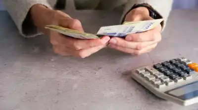 Salario mínimo: el Gobierno fijó la escala hasta abril de 2027 y arranca en $383.800