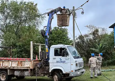 Refuerzan la red eléctrica y renuevan alumbrado en la Isla del Cerrito para el Torneo del Dorado