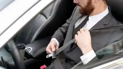 Lo que tu cinturón de seguridad puede revelar sobre el auto que manejás
