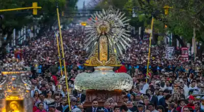 La historia de la familia que hace 130 años arma la corona de la Virgen del Milagro