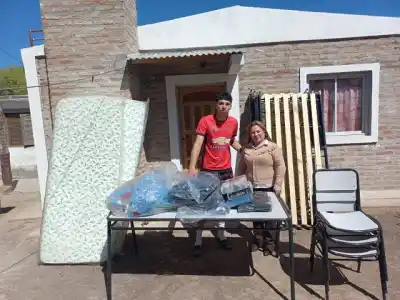Daniel Ruiz repartió muebles entre familias de Clodomira