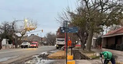 Antes del “Súper Niño”: limpian nueve cruces de la Ruta 40 en Las Heras y suben las multas por tirar basura