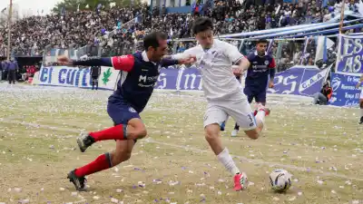Clásico rosarino con dos caras: un equipo en racha, el otro al borde del abismo