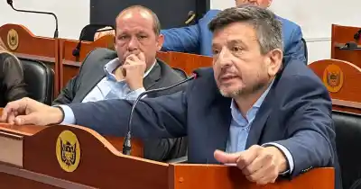 Firmó un proyecto con un organismo que ya no existe y en Diputados le recordaron su error