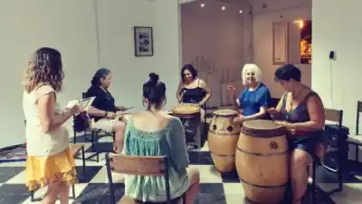 Un sábado por mes para cantar, tocar y mover el cuerpo sin saber música
